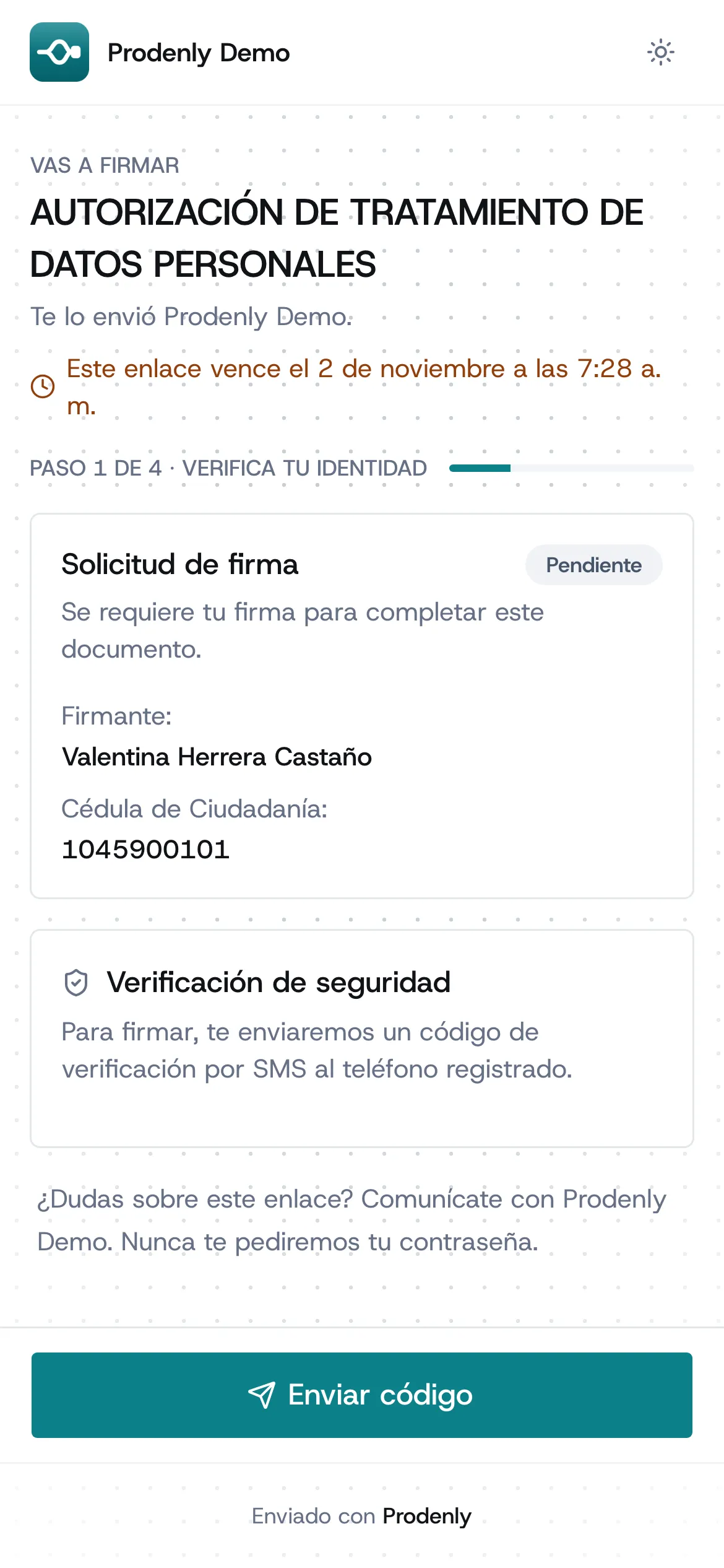Pantalla de firma remota de Prodenly en un celular: el documento a firmar, el firmante y la verificación por código.